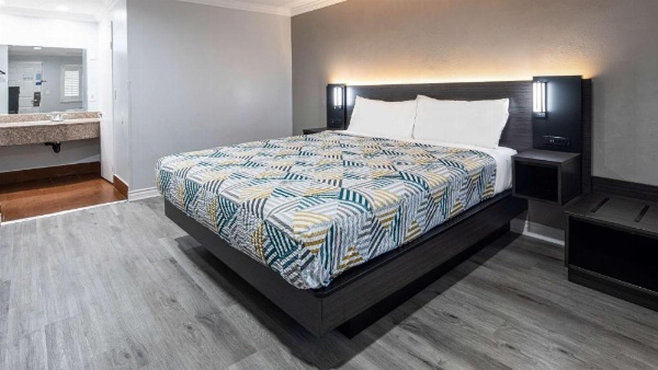 Motel 6 Anaheim - Convention Center image 15